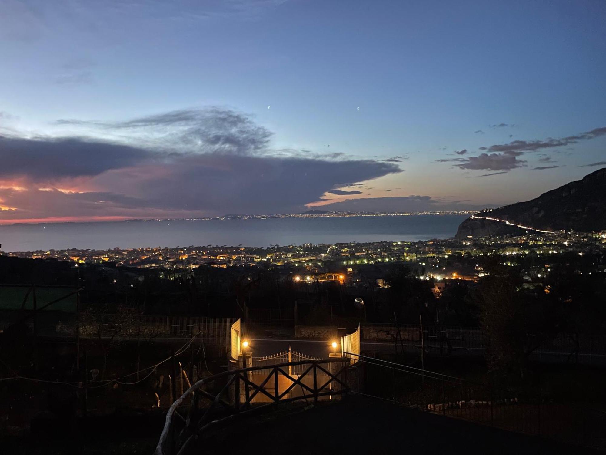 Sky View Villa ปิอาโนดิซอร์เรนโต ภายนอก รูปภาพ